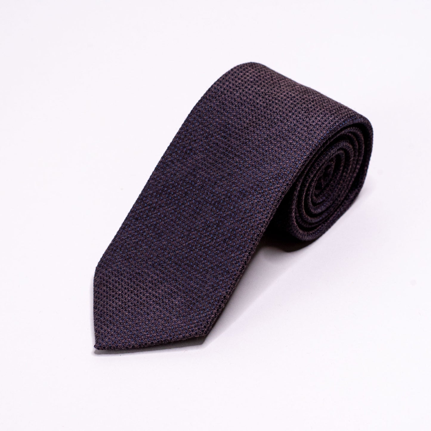 Slips, mørkebrunt med svak struktur S24028