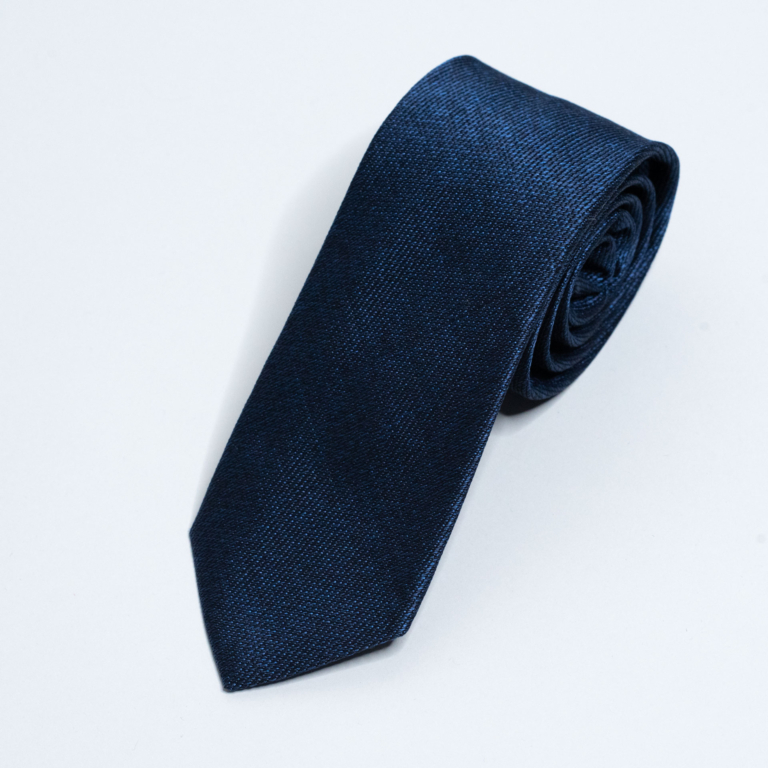 Mørkeblått og svart slips i silke og bomull. En av våre favoritter!