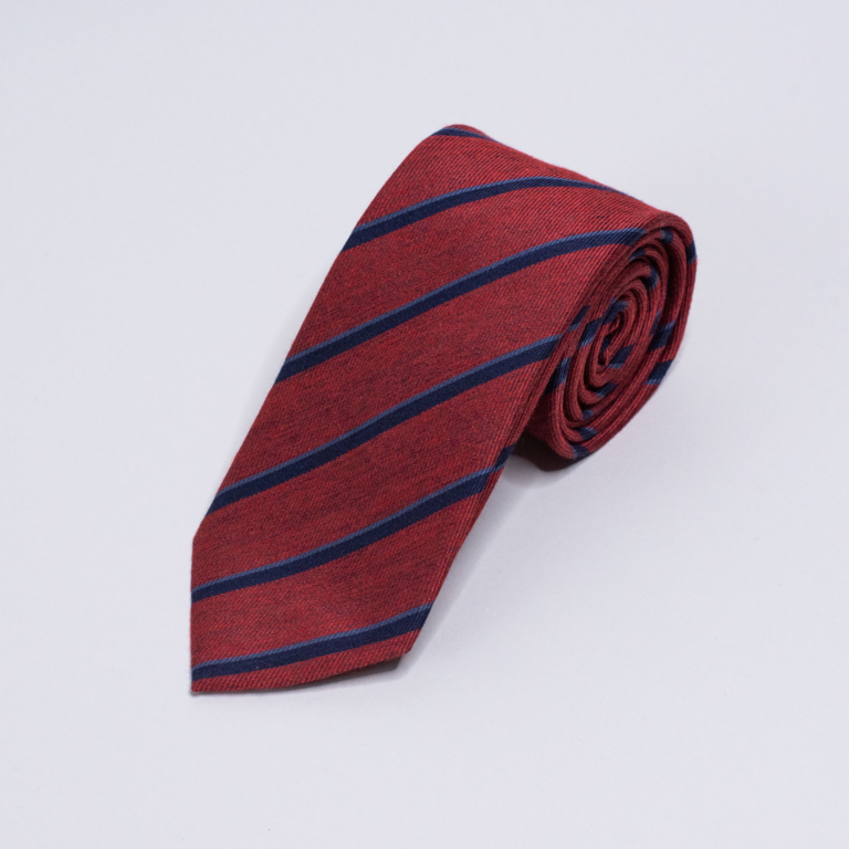 Rødt slips med striper. Menswear Oslo