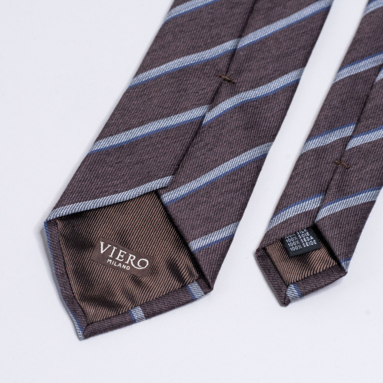 Mørkebrunt slips med striper. Menswear Oslo.