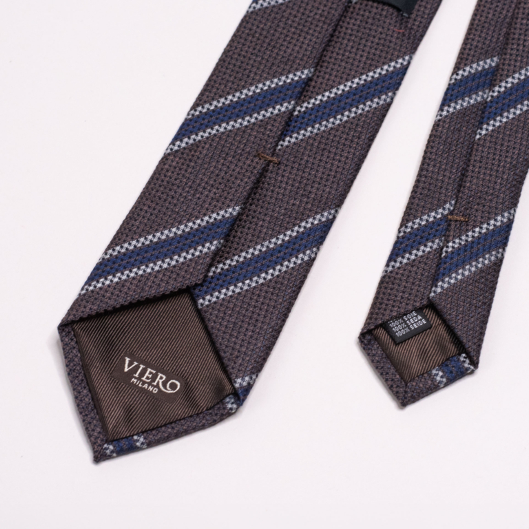 Brunt slips med striper. Menswear Oslo.
