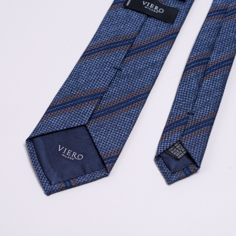 Blått slips med striper. Menswear Oslo