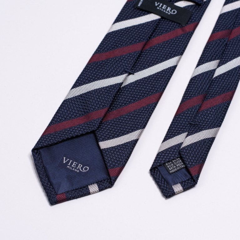 Navy slips med burgunder og hvite striper.
