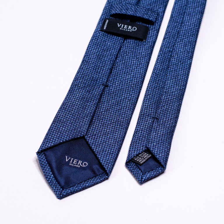 Blått slips med struktur. Menswear Oslo.